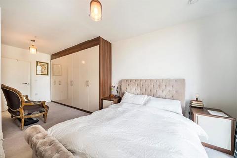 2 bedroom flat for sale, Telegraph Avenue, London SE10