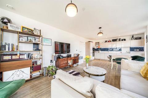 2 bedroom flat for sale, Telegraph Avenue, London SE10