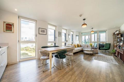 2 bedroom flat for sale, Telegraph Avenue, London SE10