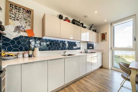 2 bedroom flat for sale, Telegraph Avenue, London SE10