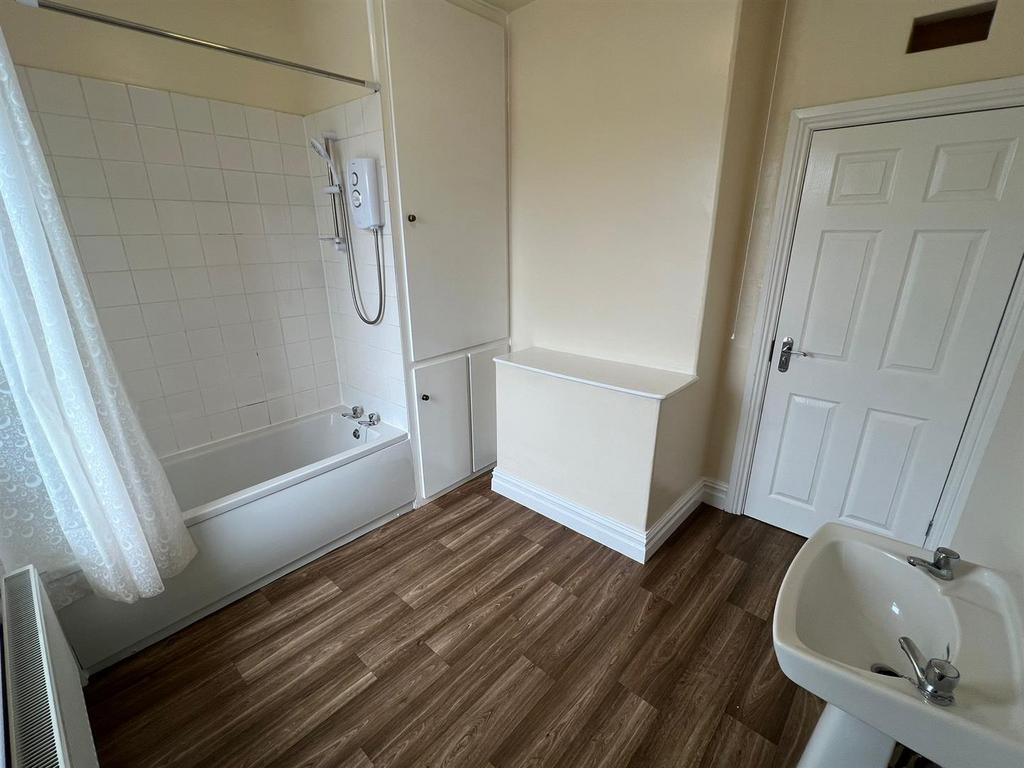 BATHROOM.jpeg