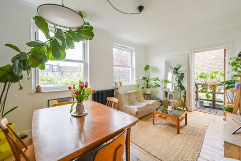 3 bedroom flat to rent, Terront Road, Harringay, London, N15