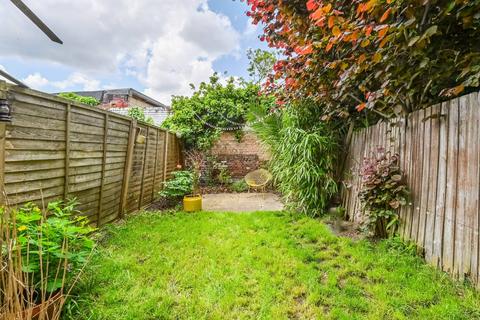 3 bedroom flat to rent, Terront Road, Harringay, London, N15