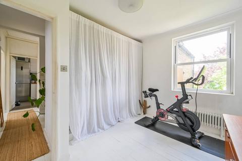 3 bedroom flat to rent, Terront Road, Harringay, London, N15