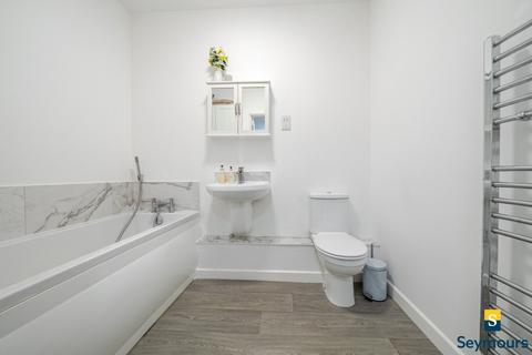 2 bedroom flat for sale, Worplesdon Road, Surrey GU2