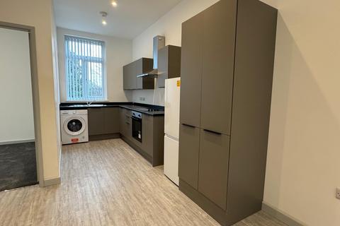 1 bedroom apartment to rent, Flat 2A, Huddersfield Road, Oldham, Lancashire, OL4
