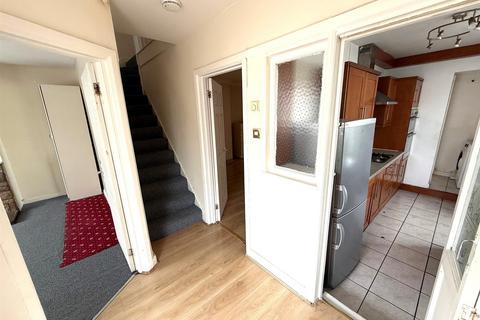 3 bedroom semi-detached house for sale, St. Leonards Gardens, Hounslow