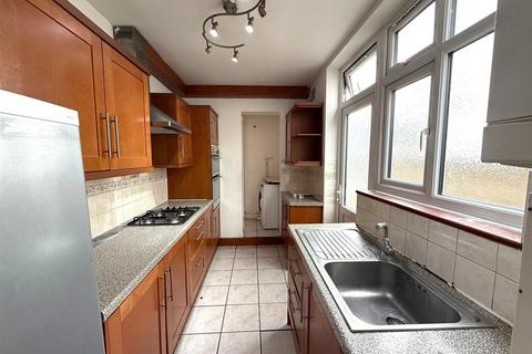 3 bedroom semi-detached house for sale, St. Leonards Gardens, Hounslow