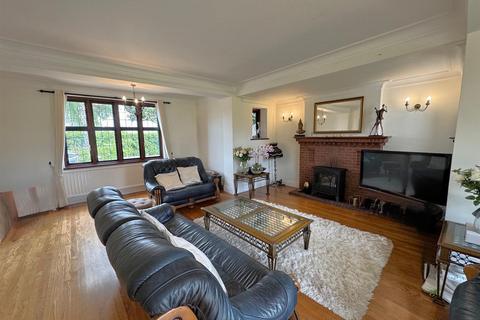 undefined, The Poynings, Iver