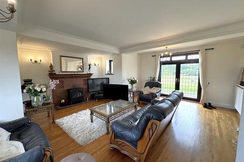 undefined, The Poynings, Iver