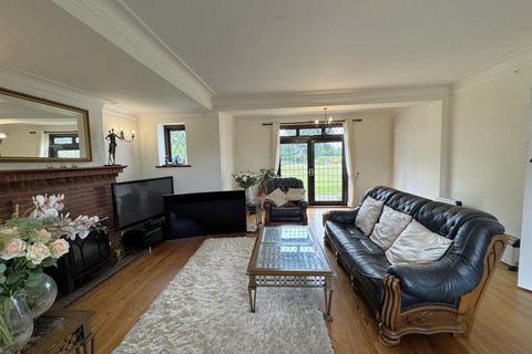 undefined, The Poynings, Iver