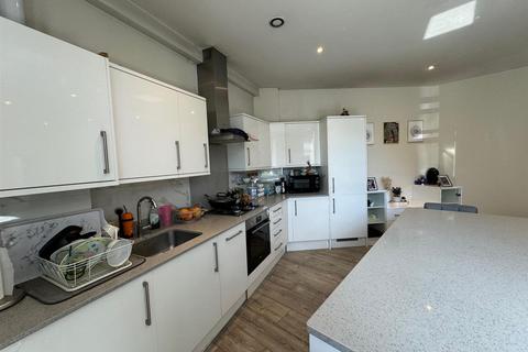 2 bedroom apartment for sale, Heron Drive, Slough