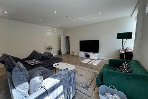 2 bedroom apartment for sale, Heron Drive, Slough