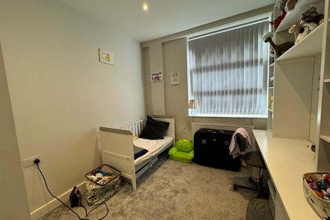 2 bedroom apartment for sale, Heron Drive, Slough