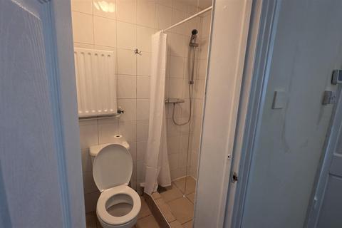 undefined, Greenford Road, Greenford