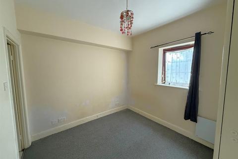2 bedroom apartment for sale, Comer Crescent, Southall