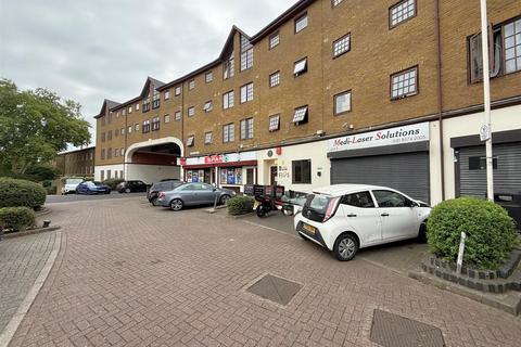 Comer Crescent, Southall