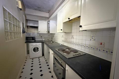 2 bedroom apartment for sale, Comer Crescent, Southall