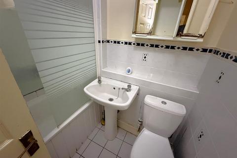 2 bedroom apartment for sale, Comer Crescent, Southall