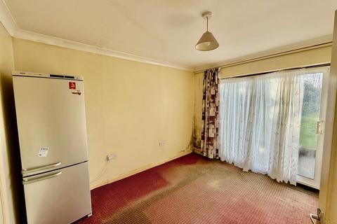 3 bedroom end of terrace house for sale, Ruislip Road, Greenford