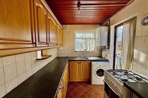 3 bedroom end of terrace house for sale, Ruislip Road, Greenford