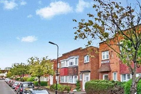 3 bedroom flat to rent, Fairlawn Avenue, Chiswick, Chiswick