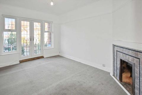 3 bedroom flat to rent, Fairlawn Avenue, Chiswick, Chiswick