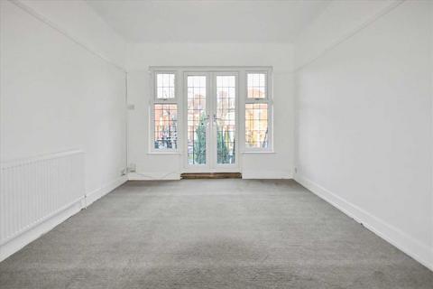 3 bedroom flat to rent, Fairlawn Avenue, Chiswick, Chiswick