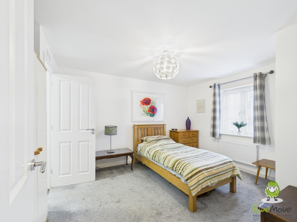 Ewe Move Basingstoke Estate Agents - Tubb Way - Bed