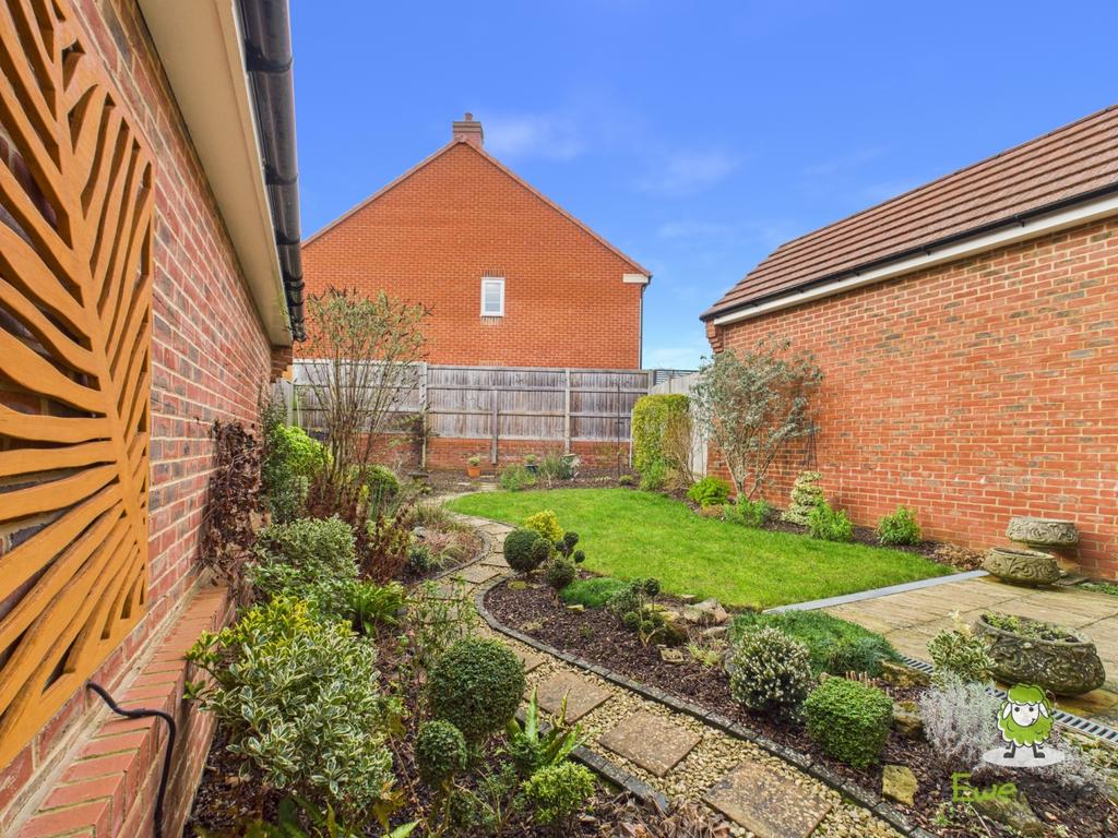 Ewe Move Basingstoke Estate Agents - Tubb Way - Gar