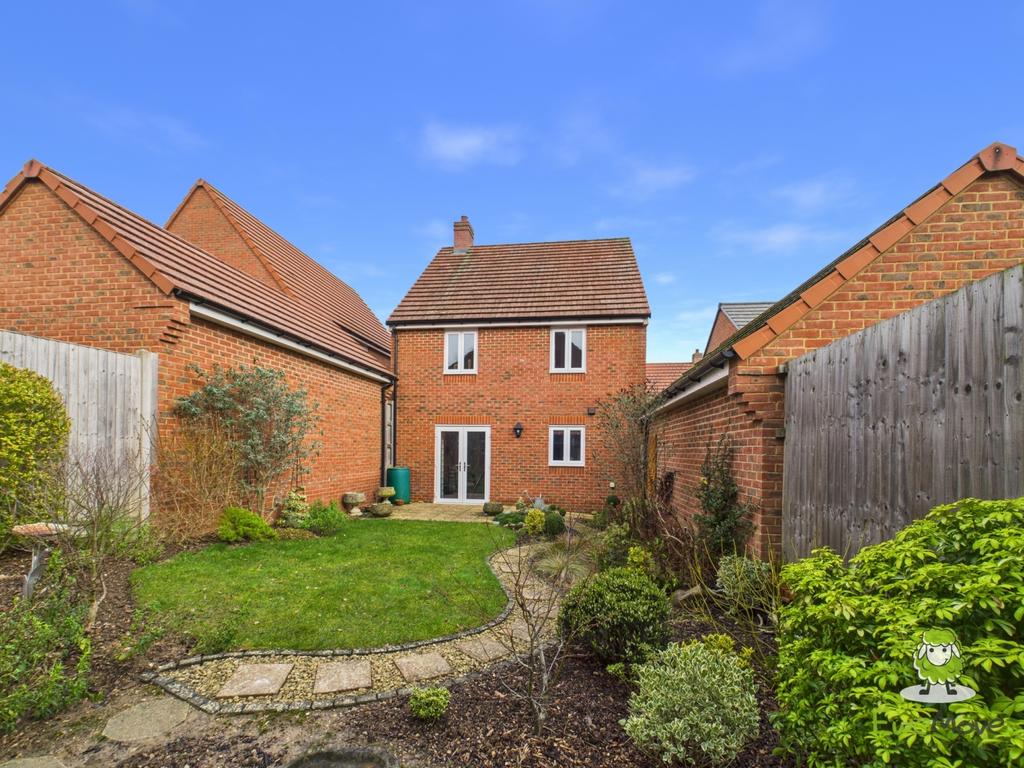 Ewe Move Basingstoke Estate Agents - Tubb Way - Gar