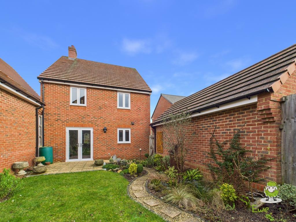 Ewe Move Basingstoke Estate Agents - Tubb Way - Gar