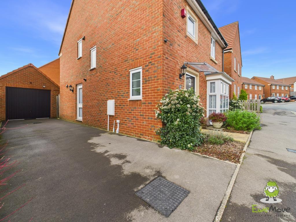 Ewe Move Basingstoke Estate Agents - Tubb Way - Dri