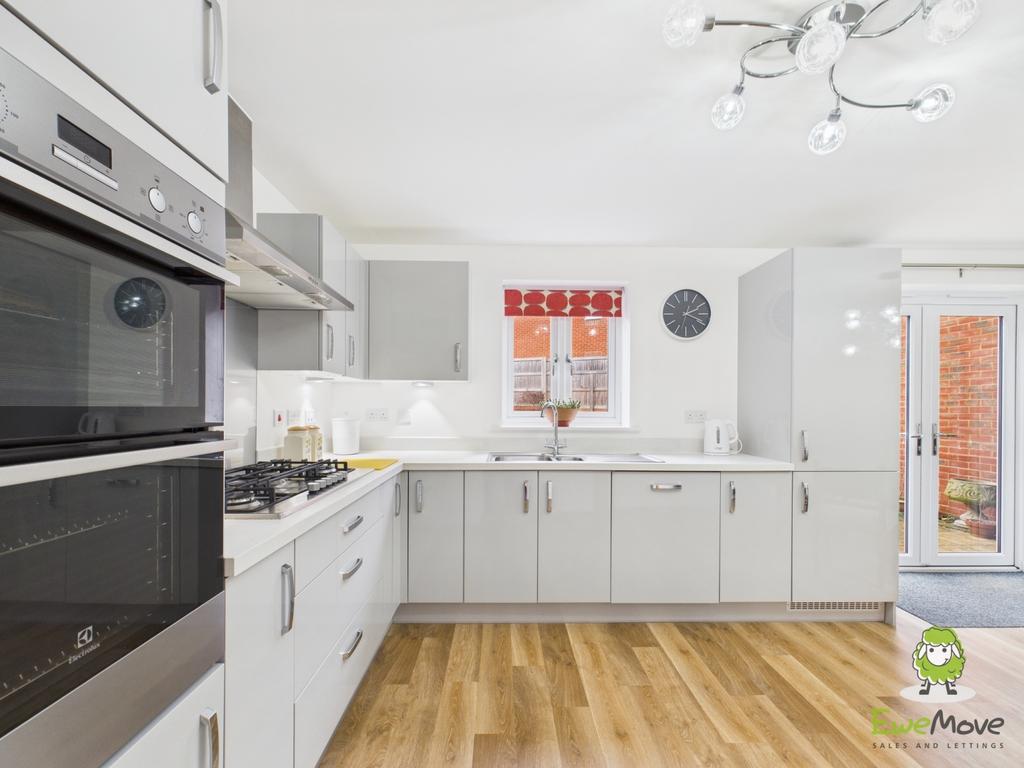 Ewe Move Basingstoke Estate Agents - Tubb Way - Kit