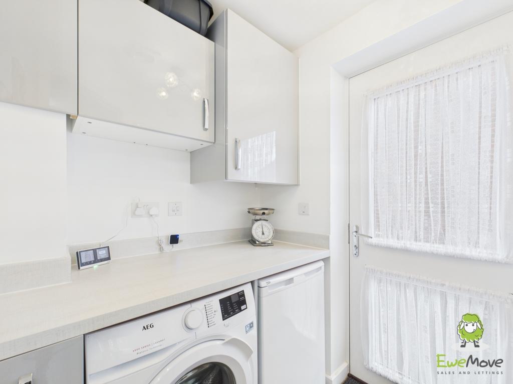 Ewe Move Basingstoke Estate Agents - Tubb Way - Uti