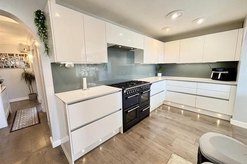 3 bedroom terraced house for sale, Douglas Close, Poole BH16