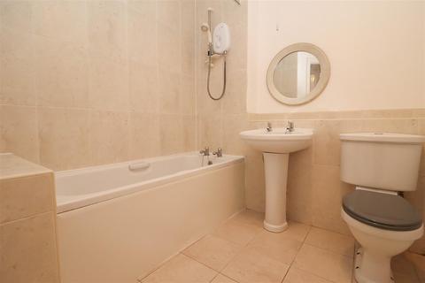 2 bedroom flat to rent, Edgefield, West Allotment, Newcastle Upon Tyne