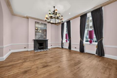 4 bedroom flat for sale, John Street, London