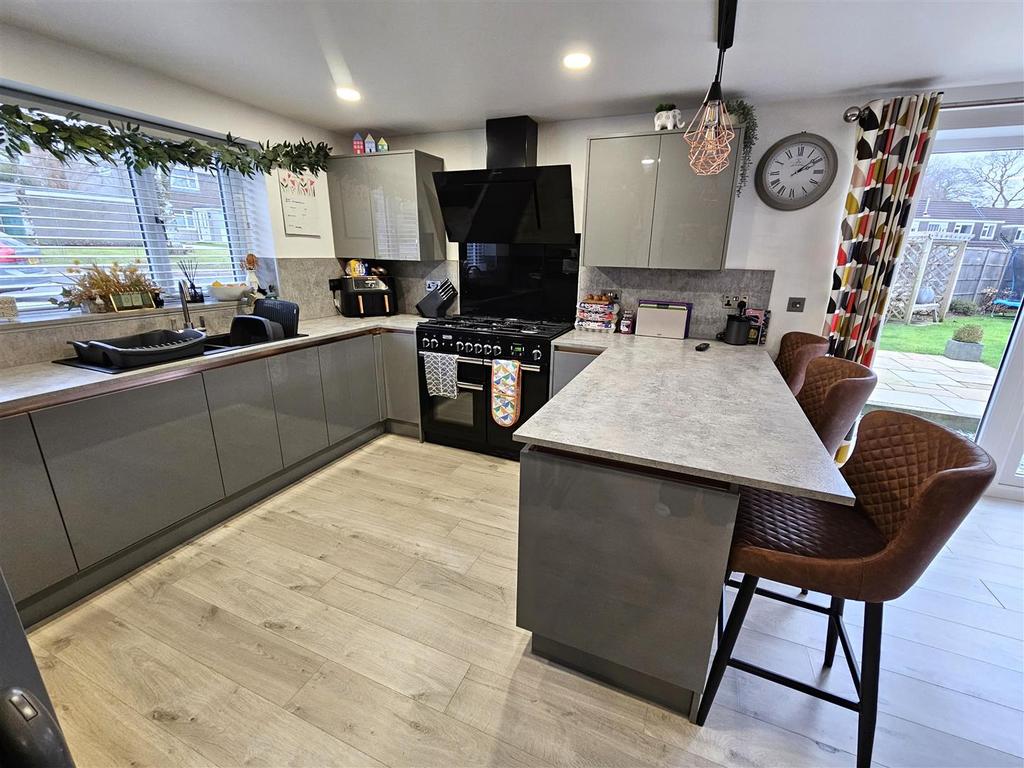 Kitchen Area.jpg