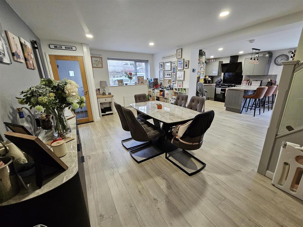 Dining Room (2).jpg