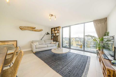2 bedroom flat for sale, Antoinette Close, Kingston Upon Thames KT1