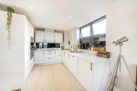2 bedroom flat for sale, Antoinette Close, Kingston Upon Thames KT1