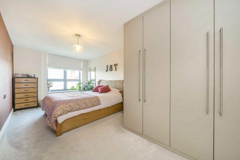 2 bedroom flat for sale, Antoinette Close, Kingston Upon Thames KT1