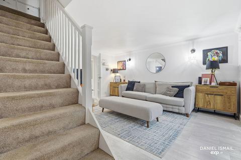 3 bedroom end of terrace house for sale, Derby Close, Basildon SS16