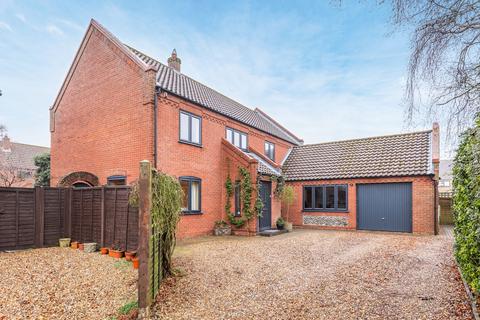 4 bedroom detached house for sale, Fully Renovated Home in Holt with Landscaped Gardens, Garage and Versatile Living Space
