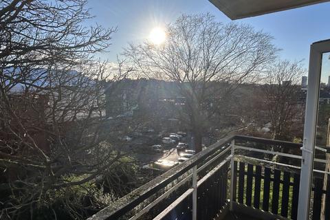 2 bedroom flat to rent, Wyatt House