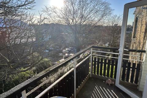 2 bedroom flat to rent, Wyatt House