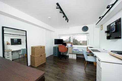 undefined, Gilbert court , W5