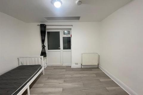undefined, Green Drive, Southall