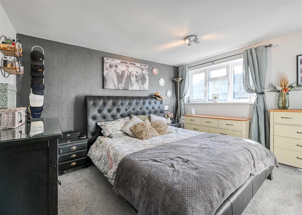 30 Bromley Gardens-14.jpg